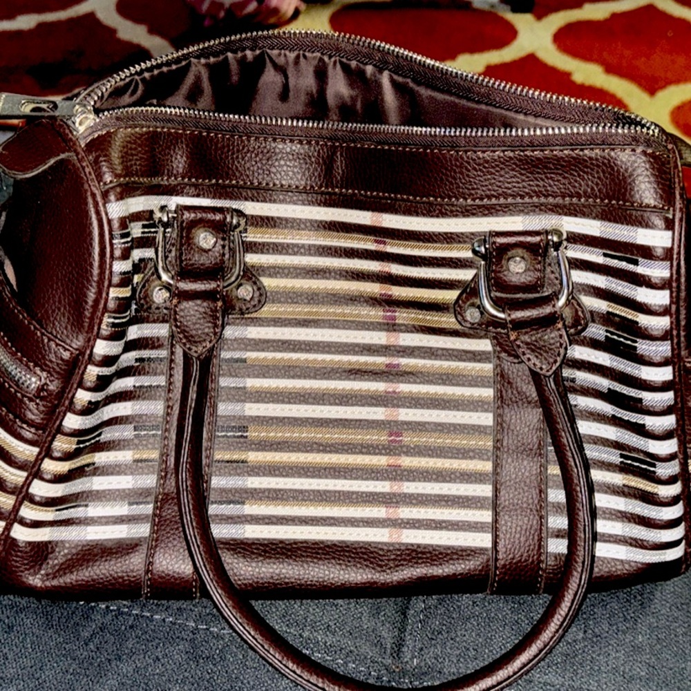 Selling a Burberry purse! It’s very nice for your every day purchases!